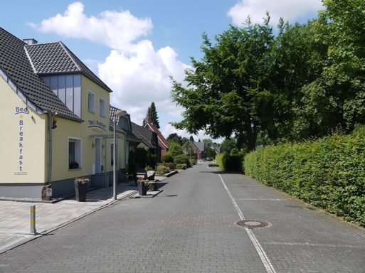 Parkplätze rechts direkt an der Pension