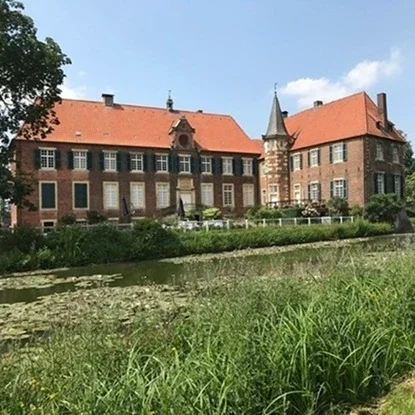 wasserschloss-egelborg-legden-muensterland Das idyllische Wasserschloss Haus Egelborg in Legden – ein wunderschönes Ausflugsziel direkt an den Radwegen im Münsterland.